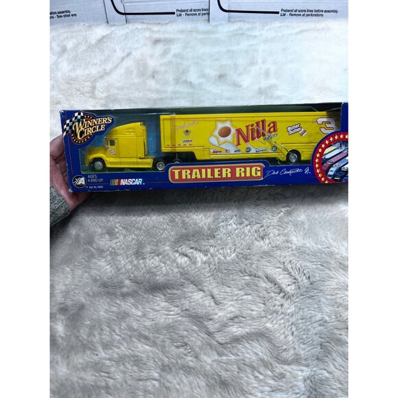 NASCAR Trailer Rig Nilla Wafers Diecast 1:64 Scale - Picture 2 of 8